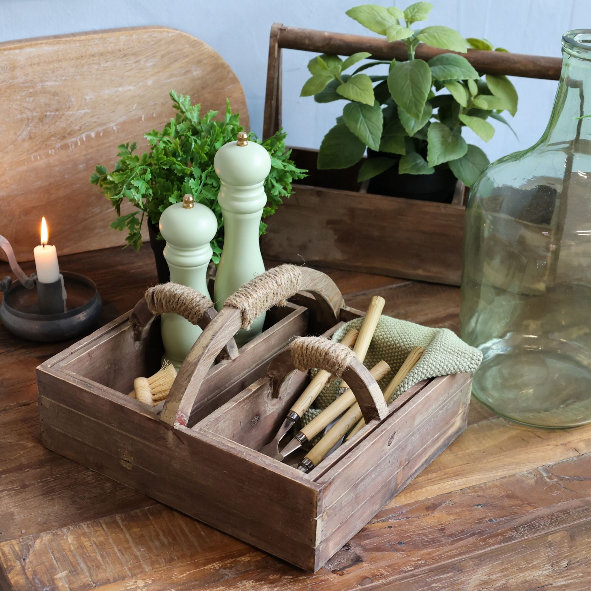 Holzkiste mit Griff und 2 kleinere Kisten